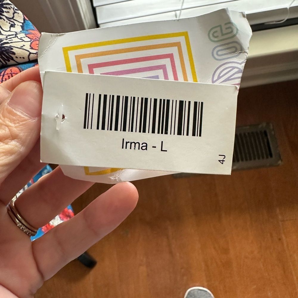 NWT- Lularoe Irma Short Sleeve Top - Picture 3 of 3